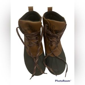 MAGELLAN OUTDOORS brand water duck-boots. Size 7D. NWOT.